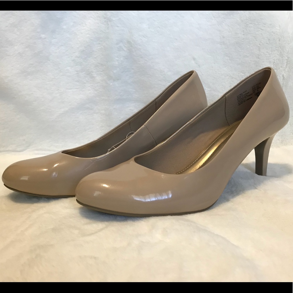 Nude Pumps